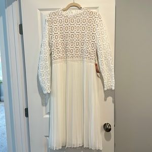 New With Tags! Ivy City Co Arabella lace dress in classic white, size large.